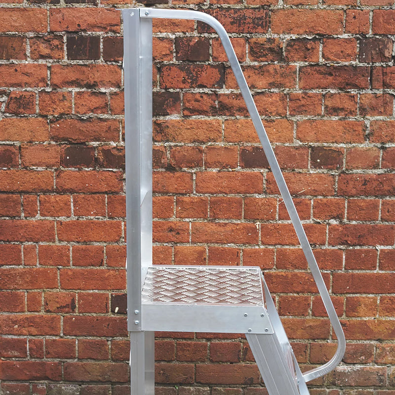 Highly Durable Aluminium Silver 4-Step Podium Ladder For Domestic Use - 0.98m