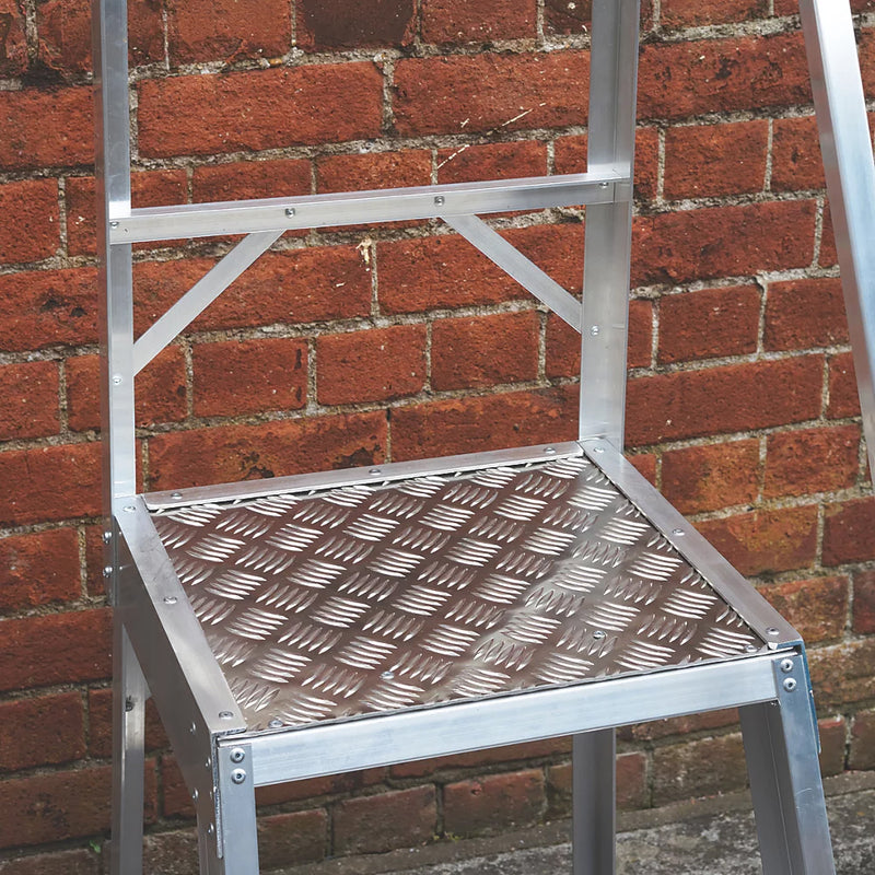 Highly Durable Aluminium Silver 4-Step Podium Ladder For Domestic Use - 0.98m