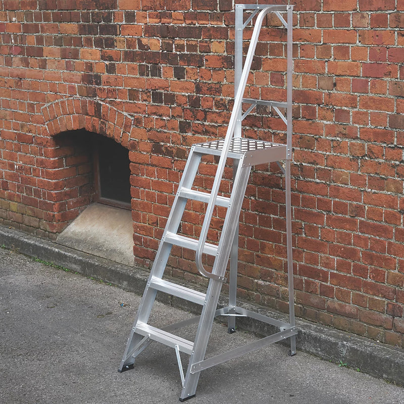 Highly Durable Aluminium Silver 4-Step Podium Ladder For Domestic Use - 0.98m