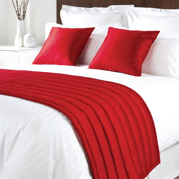 Comfort Simplicity Bed Runner Scarlet