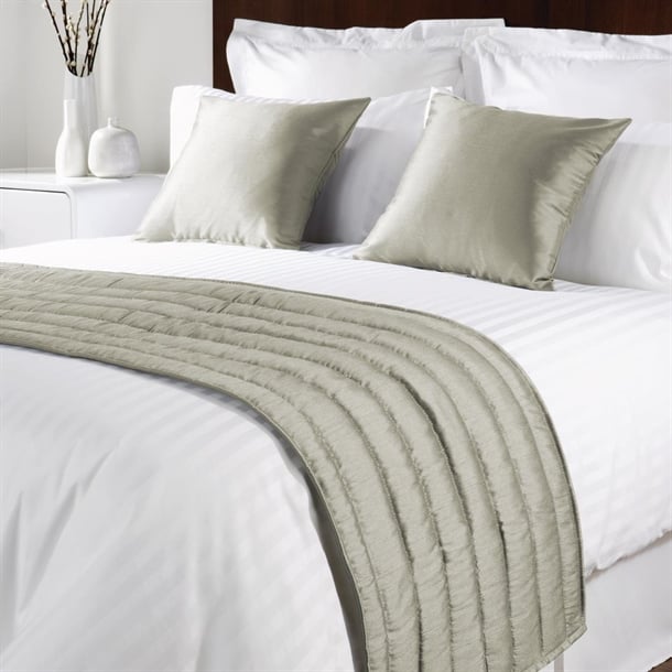 Comfort Simplicity Bed Runner Bisque