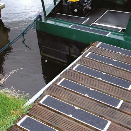 Heavy-Duty Screw-Down Anti-Slip Plates for Maximum Safety